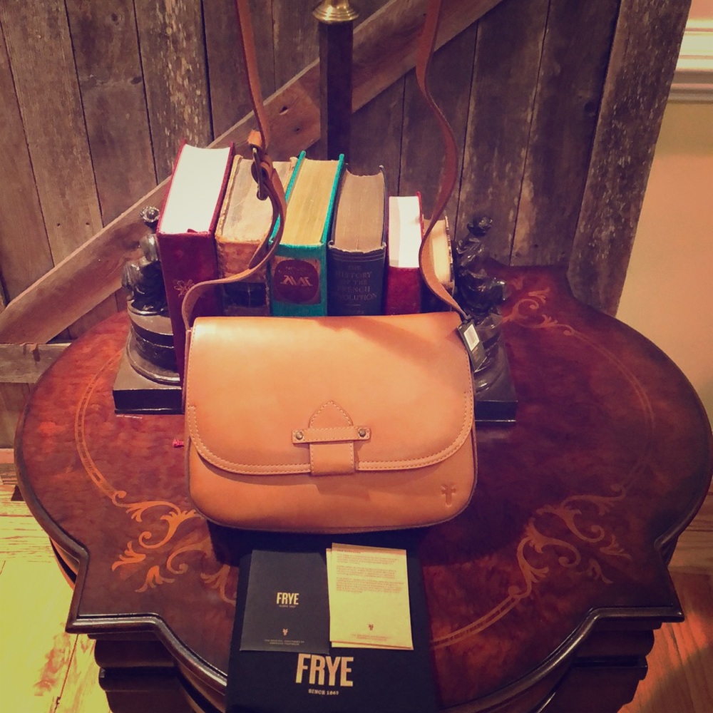 Frye shoulder bag natural leather❤️